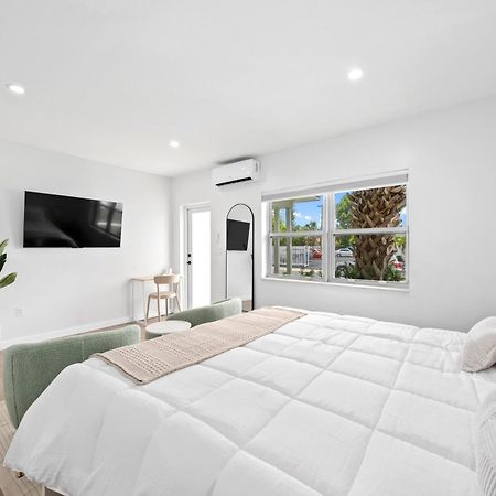 M Lake Worth Beach - Modern Villas Near West Palm Beach, Chic Retro Vibes, King Bed, Cozy Backyard, Bbq, Workspace, High-Speed Internet, Free Parking, 5 Minutes To Downtown & Beach Esterno foto