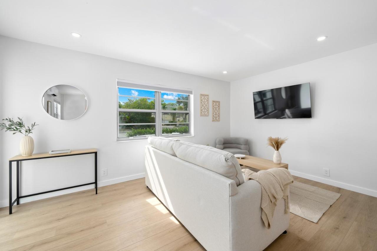 M Lake Worth Beach - Modern Villas Near West Palm Beach, Chic Retro Vibes, King Bed, Cozy Backyard, Bbq, Workspace, High-Speed Internet, Free Parking, 5 Minutes To Downtown & Beach Esterno foto