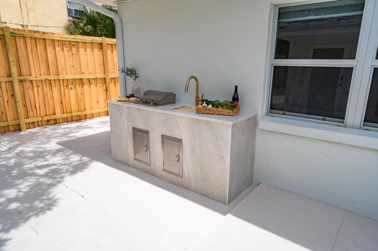 M Lake Worth Beach - Modern Villas Near West Palm Beach, Chic Retro Vibes, King Bed, Cozy Backyard, Bbq, Workspace, High-Speed Internet, Free Parking, 5 Minutes To Downtown & Beach Esterno foto