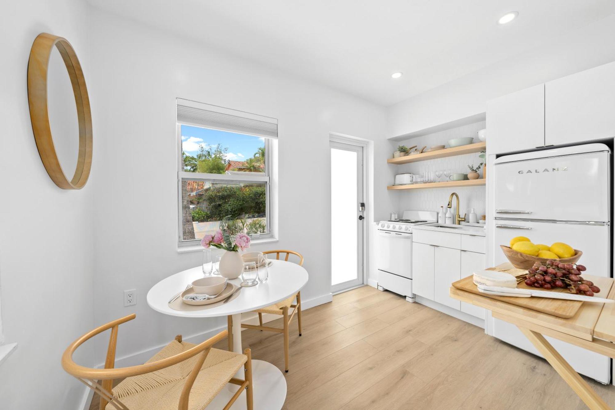 M Lake Worth Beach - Modern Villas Near West Palm Beach, Chic Retro Vibes, King Bed, Cozy Backyard, Bbq, Workspace, High-Speed Internet, Free Parking, 5 Minutes To Downtown & Beach Esterno foto