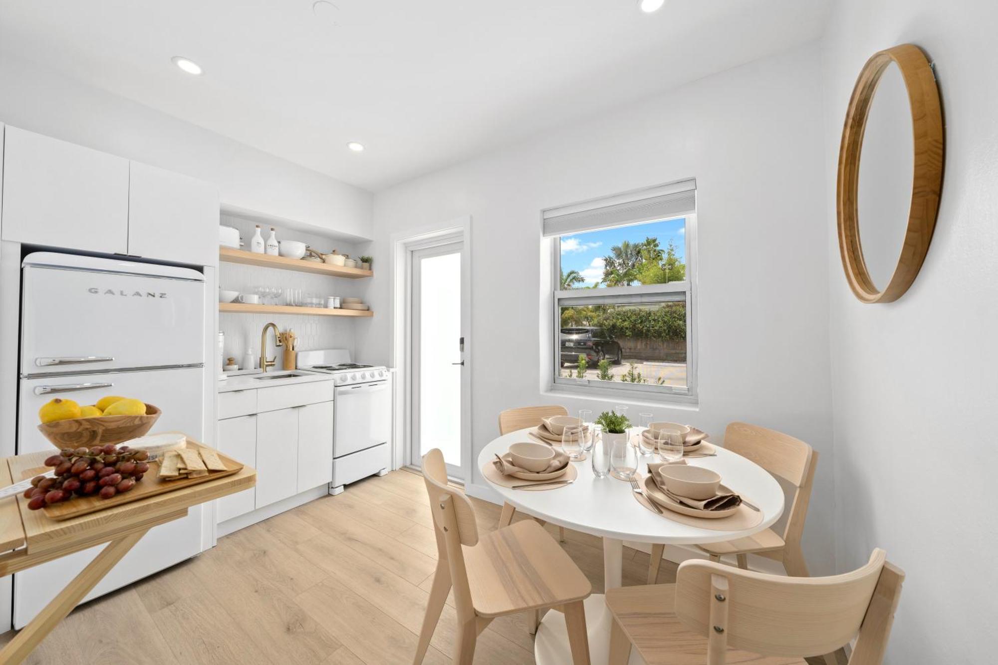 M Lake Worth Beach - Modern Villas Near West Palm Beach, Chic Retro Vibes, King Bed, Cozy Backyard, Bbq, Workspace, High-Speed Internet, Free Parking, 5 Minutes To Downtown & Beach Esterno foto