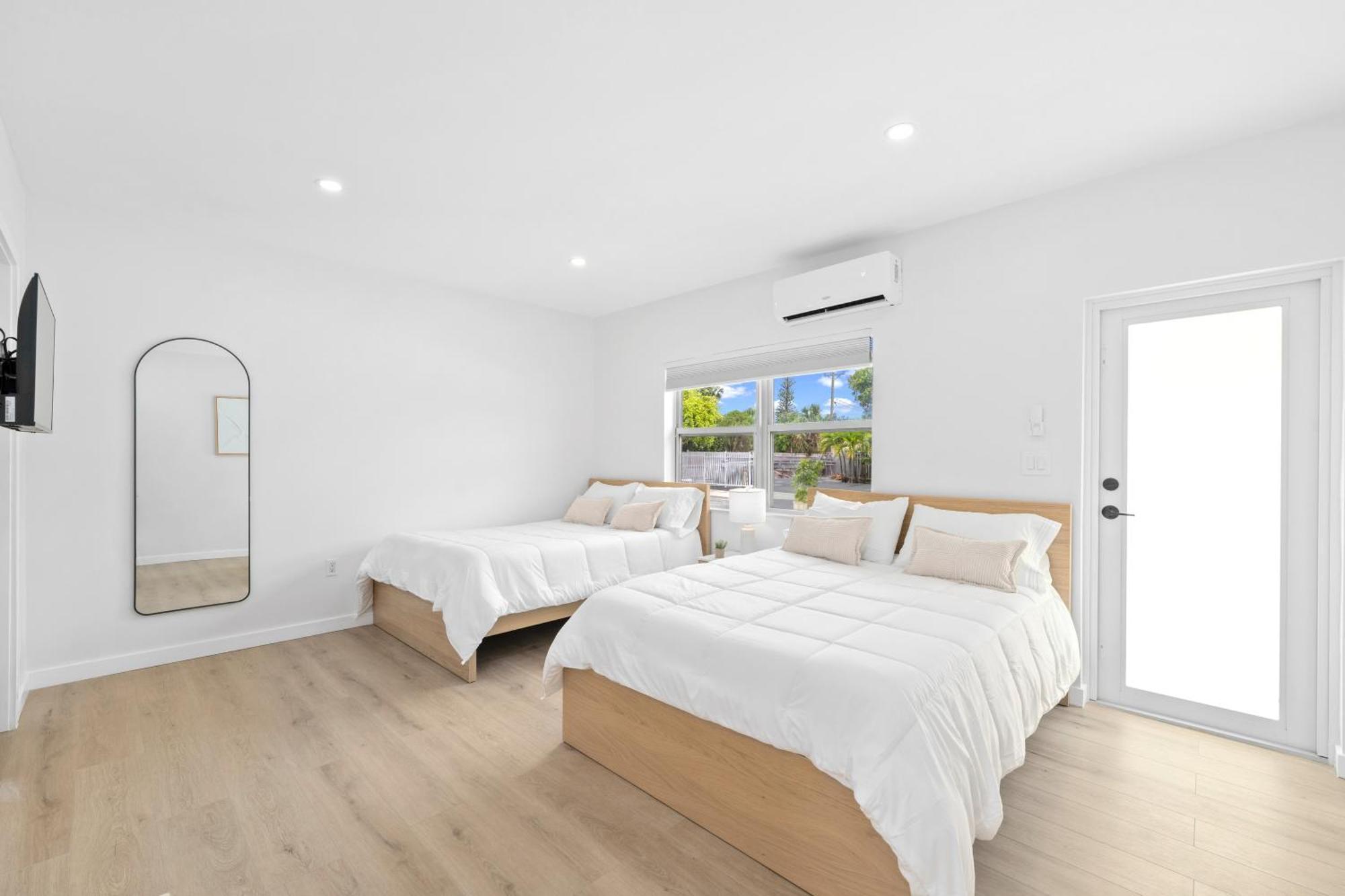 M Lake Worth Beach - Modern Villas Near West Palm Beach, Chic Retro Vibes, King Bed, Cozy Backyard, Bbq, Workspace, High-Speed Internet, Free Parking, 5 Minutes To Downtown & Beach Esterno foto