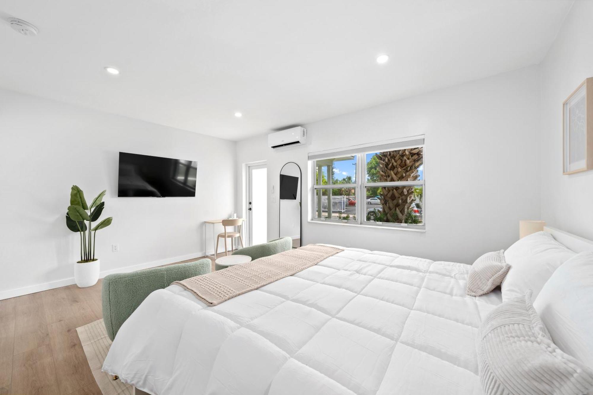 M Lake Worth Beach - Modern Villas Near West Palm Beach, Chic Retro Vibes, King Bed, Cozy Backyard, Bbq, Workspace, High-Speed Internet, Free Parking, 5 Minutes To Downtown & Beach Esterno foto