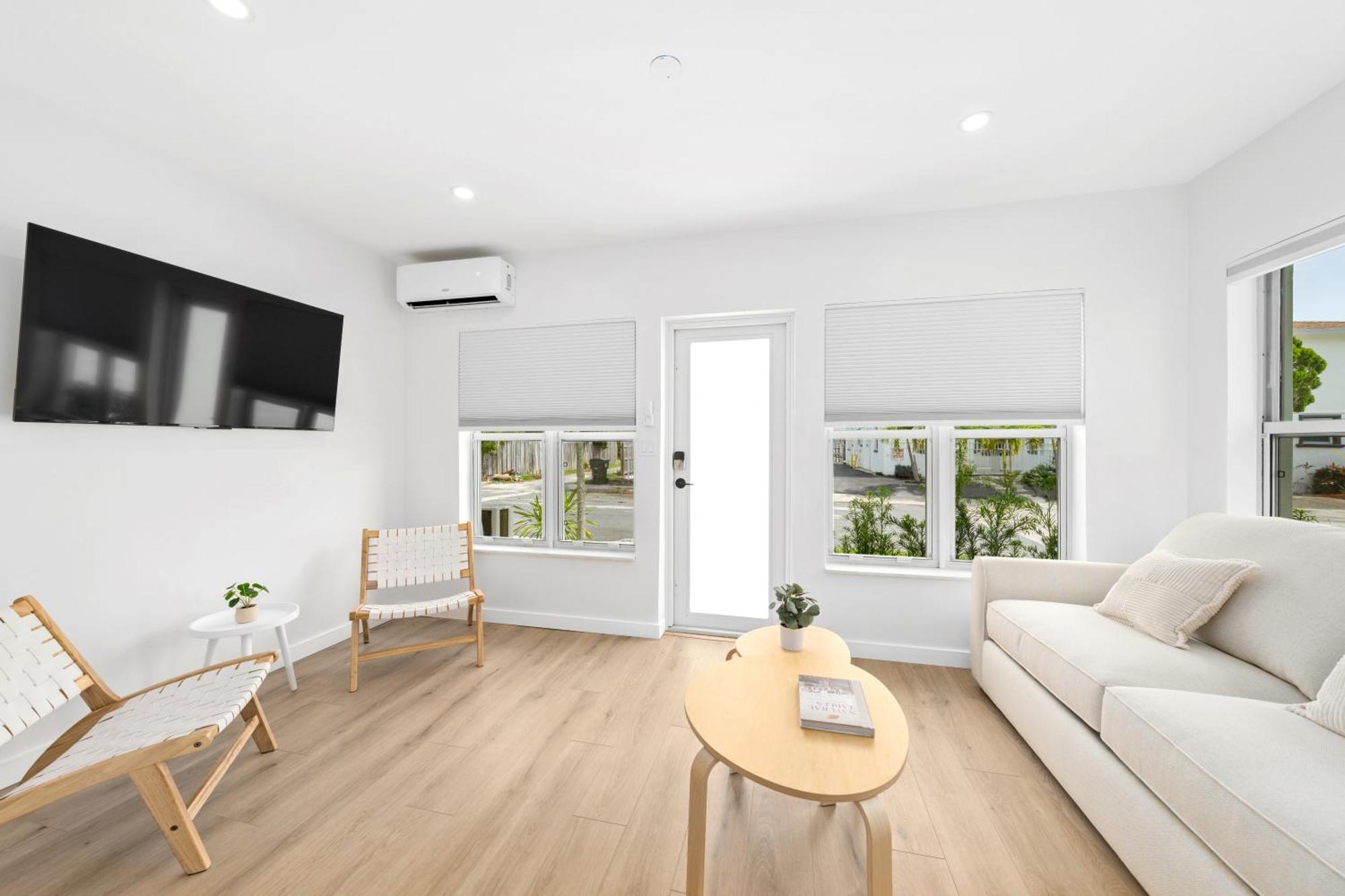 M Lake Worth Beach - Modern Villas Near West Palm Beach, Chic Retro Vibes, King Bed, Cozy Backyard, Bbq, Workspace, High-Speed Internet, Free Parking, 5 Minutes To Downtown & Beach Esterno foto