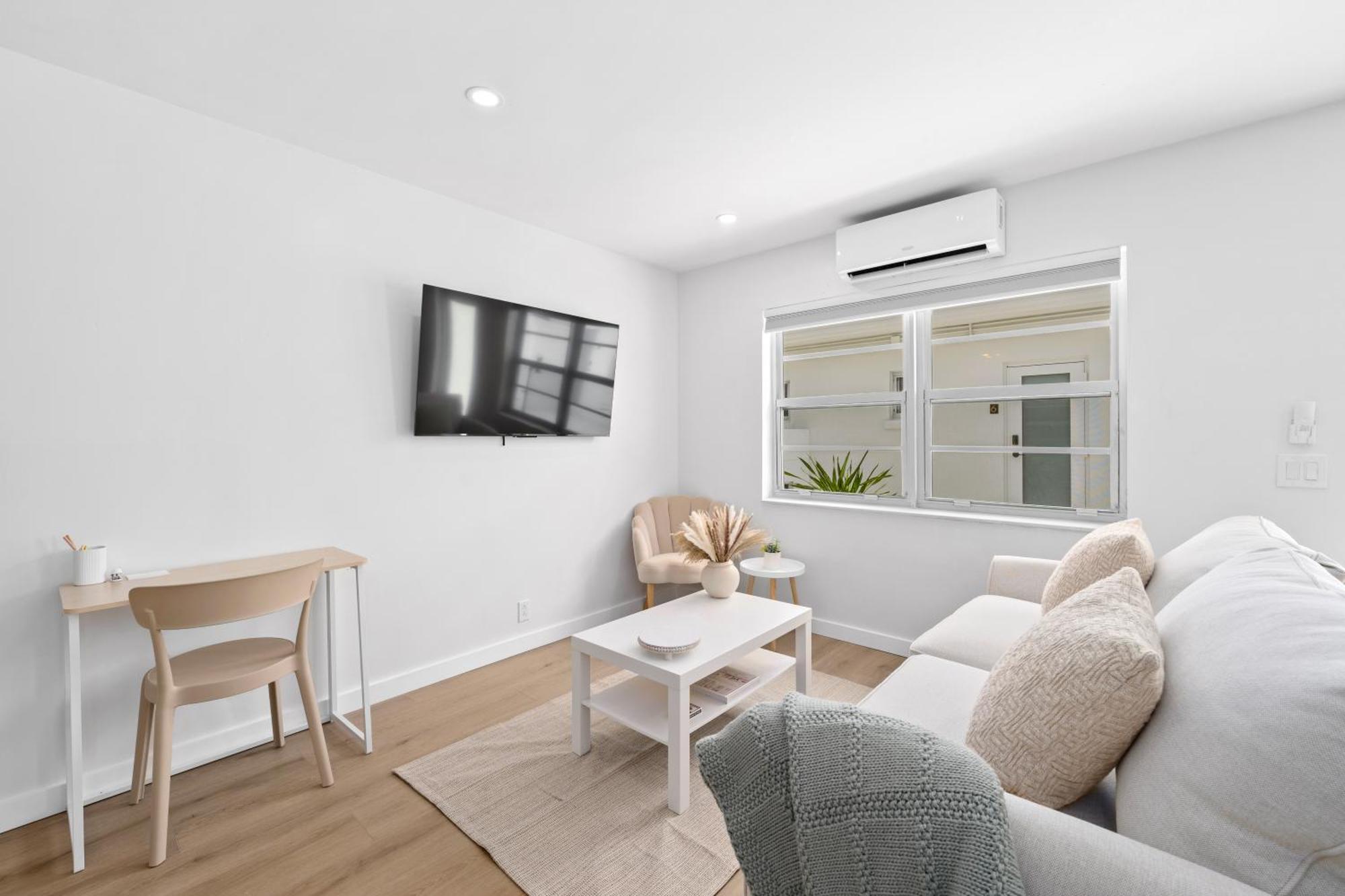 M Lake Worth Beach - Modern Villas Near West Palm Beach, Chic Retro Vibes, King Bed, Cozy Backyard, Bbq, Workspace, High-Speed Internet, Free Parking, 5 Minutes To Downtown & Beach Esterno foto