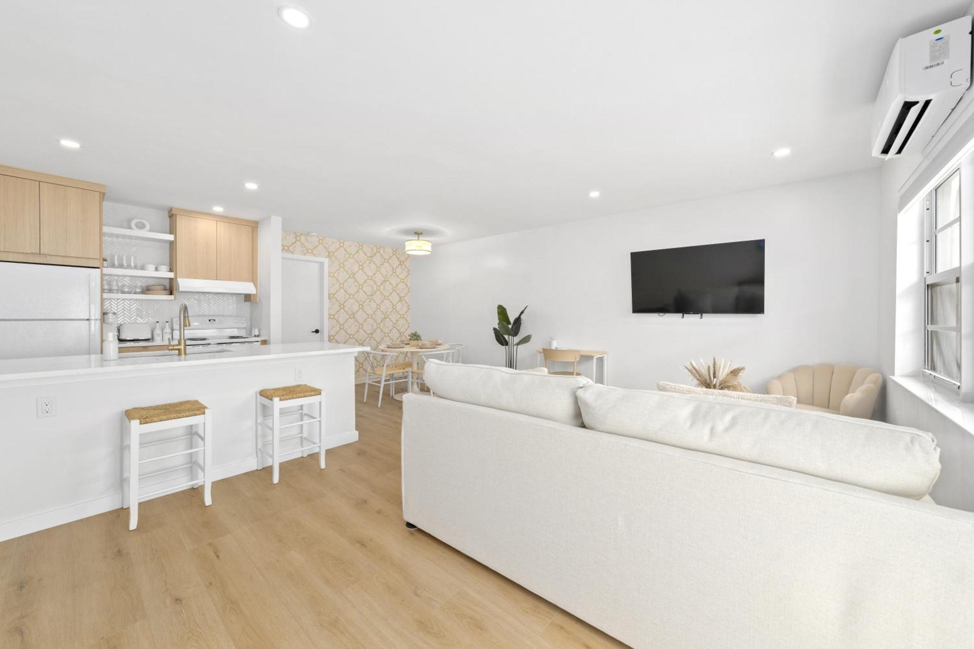M Lake Worth Beach - Modern Villas Near West Palm Beach, Chic Retro Vibes, King Bed, Cozy Backyard, Bbq, Workspace, High-Speed Internet, Free Parking, 5 Minutes To Downtown & Beach Esterno foto