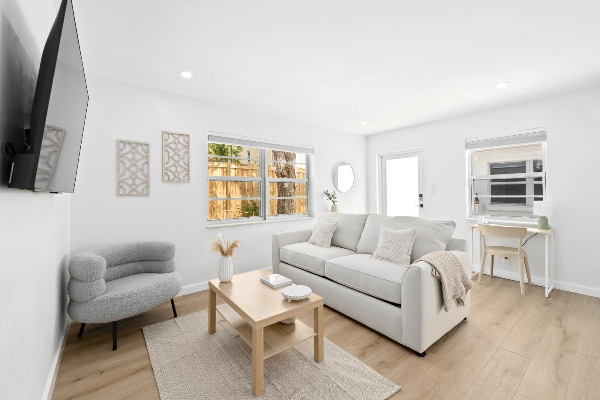 M Lake Worth Beach - Modern Villas Near West Palm Beach, Chic Retro Vibes, King Bed, Cozy Backyard, Bbq, Workspace, High-Speed Internet, Free Parking, 5 Minutes To Downtown & Beach Esterno foto