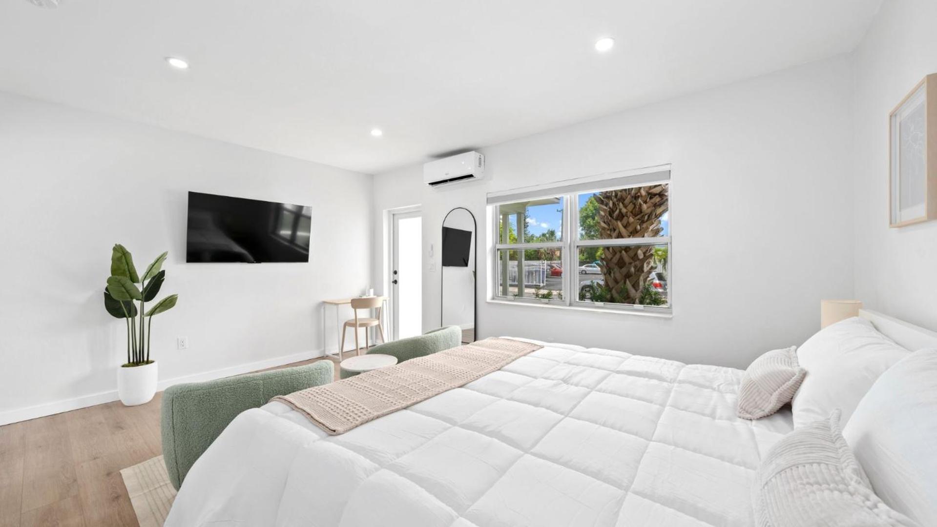 M Lake Worth Beach - Modern Villas Near West Palm Beach, Chic Retro Vibes, King Bed, Cozy Backyard, Bbq, Workspace, High-Speed Internet, Free Parking, 5 Minutes To Downtown & Beach Esterno foto